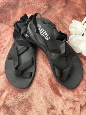 Strappy Black Women’s Sandals with Cushioned Footbed